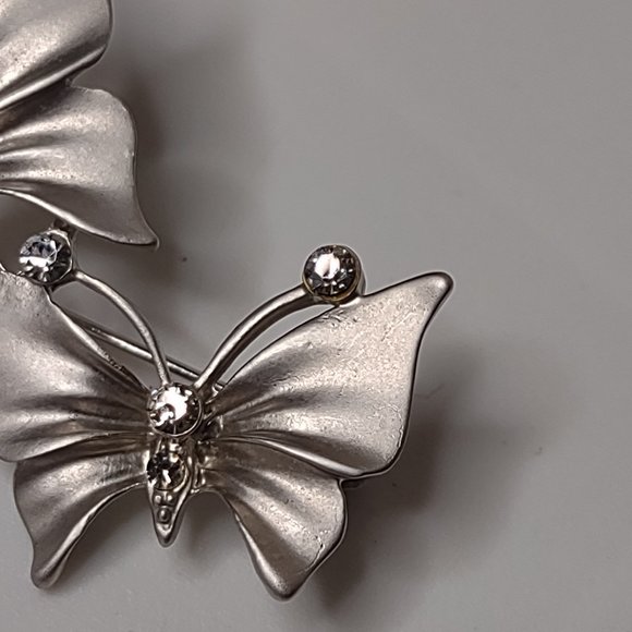 Silver Tone Cute Double Butterfly Brooch - Picture 3 of 11